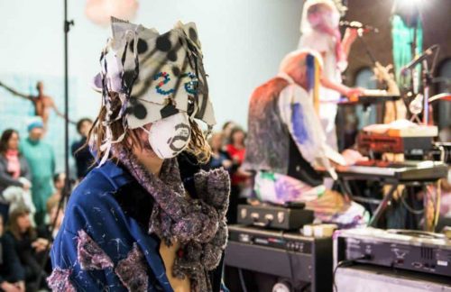 Bildegalleri: "Garbage Galla" og Dromedar på Museet for Samtidskunst