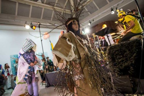 Bildegalleri: "Garbage Galla" og Dromedar på Museet for Samtidskunst