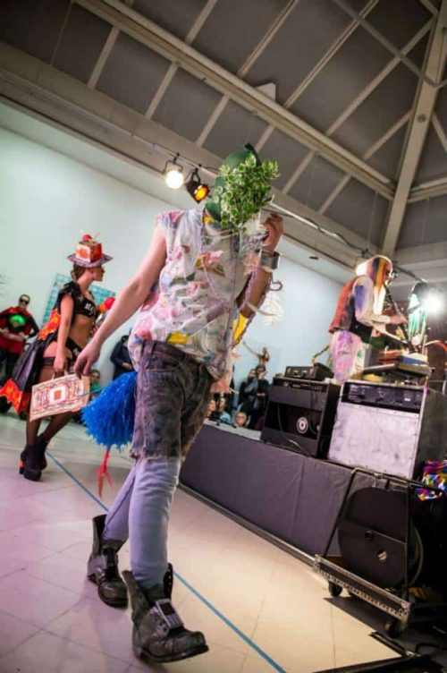 Bildegalleri: "Garbage Galla" og Dromedar på Museet for Samtidskunst