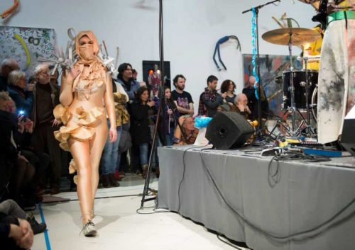 Bildegalleri: "Garbage Galla" og Dromedar på Museet for Samtidskunst