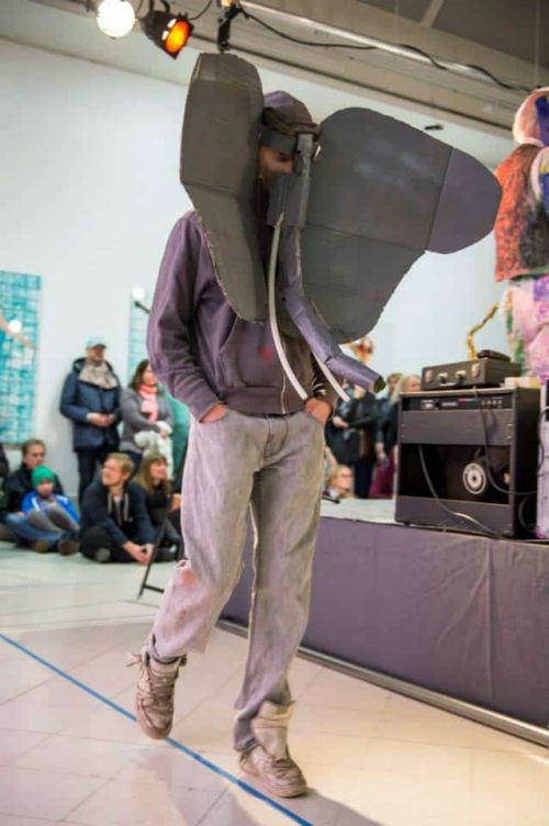 Bildegalleri: "Garbage Galla" og Dromedar på Museet for Samtidskunst