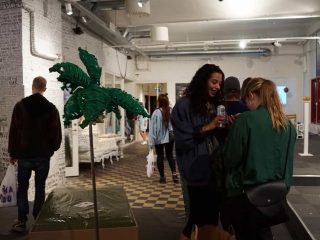 Takk til alle som kom på utstillingen i helgen! De ble en heidundranes suksess med en strøm av folk innom begge lokalene våre. Bilder fra åpningskvelden og studentarbeidene er snart å finne på www.prosjektskolen.no/blogg ❤️🚀👌