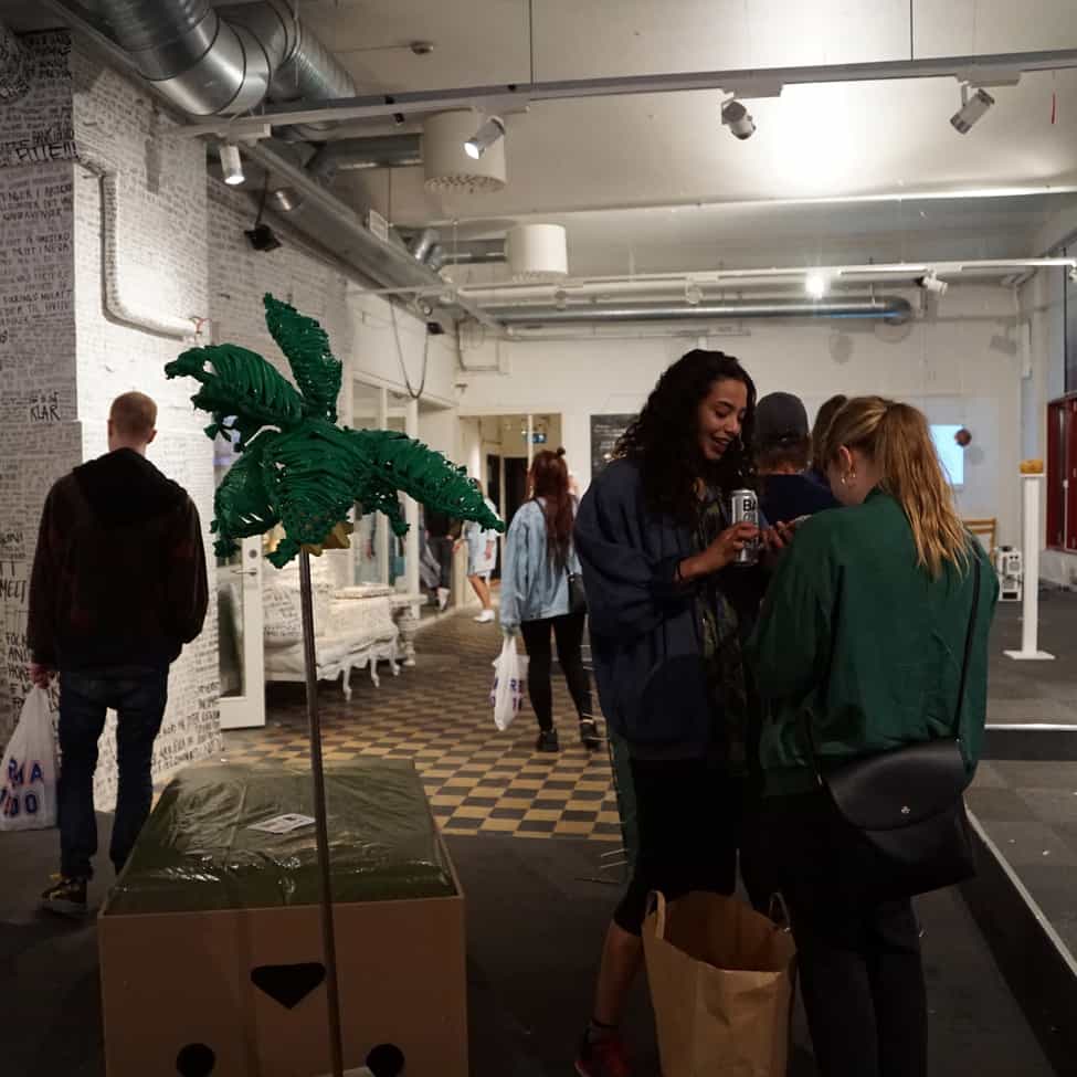 Takk til alle som kom på utstillingen i helgen! De ble en heidundranes suksess med en strøm av folk innom begge lokalene våre. Bilder fra åpningskvelden og studentarbeidene er snart å finne på www.prosjektskolen.no/blogg ❤️🚀👌