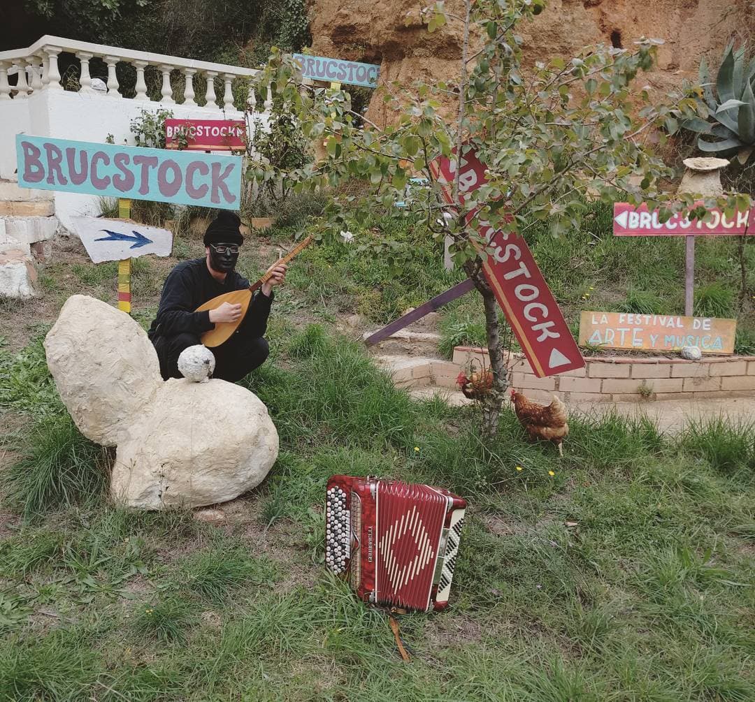 Brucstock music and art festival is coming to life again this weekend! Come join us at Can Serrat Int. Art Center in the village of El Bruc outside Barcelona Oct. 28-30th! Great line-up with local and International artists from 🇯🇵 🇺🇸🇹🇩🇳🇴🇪🇸 🎆 🐒🎏🐓🎶 #festival #elbruc #barcelona #canserrat #brucstock