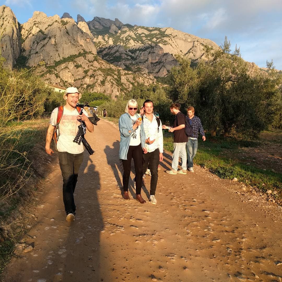På vei hjem til Can Serrat fra tur til Vinyanova med de magiske Montserratfjellene i bakgrunnen #elbruc