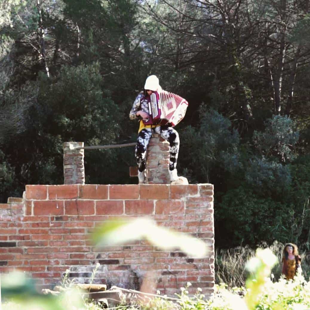 Fra performance walk under Brucstock art and music festival på Can Serrat utenfor Barcelona 30.10. Følg bloggen vår på www.prosjektskolen.no/blogg for foto og video