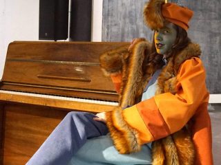 Kamikaze-mandag i kunsthistorie med Kostyme Croquis - tema: DADA. Her Sebastian Makonnen Kjølaas som Rose Sélavie aka Marcel Duchamp #arthistory

Kostyme: Siri Hjorth / Foto: Truman Chance