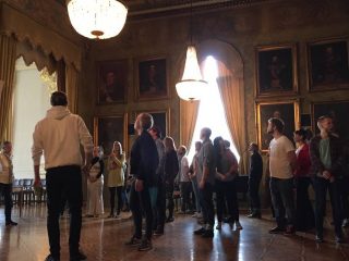 Vi har i forbindelse med kurset KOMPLOTT vært på omvisning hos frimurerlosjen idag 🏛️🎭