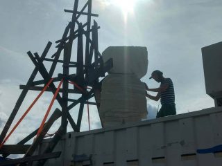 Prosjektskolen viser kunst på SALT i Oslo i samarbeid med Sommerøya nå i helgen, 18.-20.08. Her: Geir Backe Altern i arbeid med egen installasjon