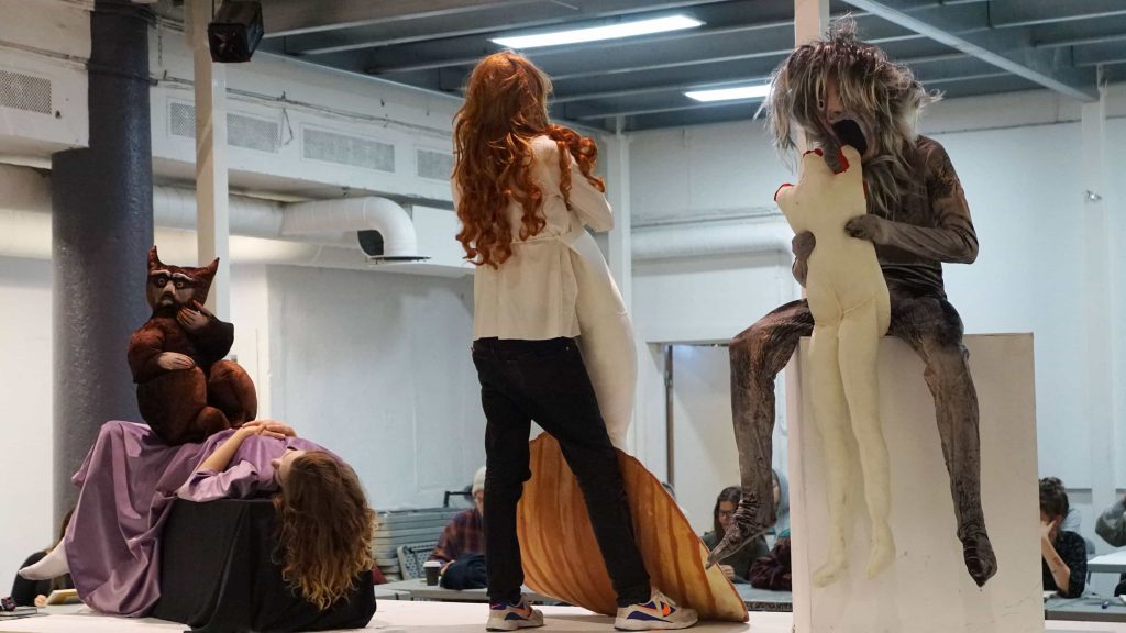 FOTO: Høstens første kamikaze-mandag i kunsthistorie med kostyme croquis