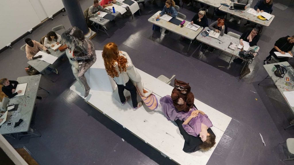 FOTO: Høstens første kamikaze-mandag i kunsthistorie med kostyme croquis