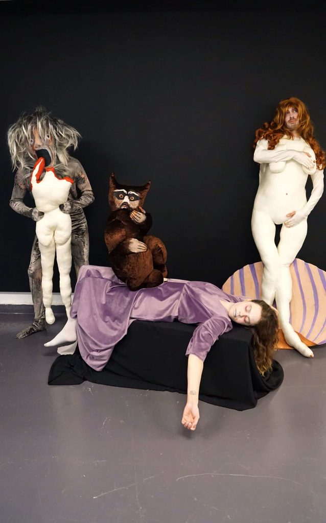 FOTO: Høstens første kamikaze-mandag i kunsthistorie med kostyme croquis