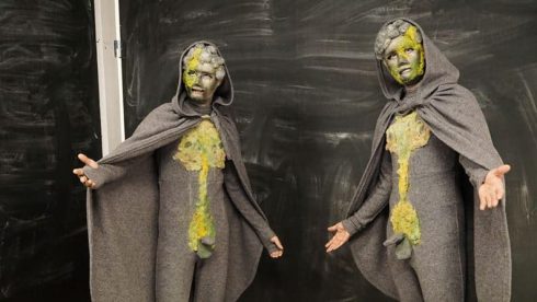 FOTO: Kamikaze-mandag i kunsthistorie med kostyme croquis - Gresk filosofi FOTO: Kamikaze-mandag i kunsthistorie med kostyme croquis - Gresk filosofi