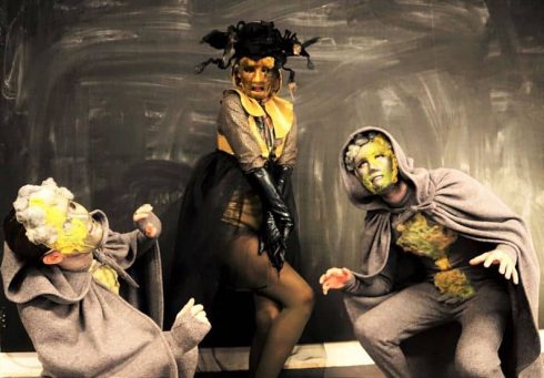 FOTO: Kamikaze-mandag i kunsthistorie med kostyme croquis - Gresk filosofi FOTO: Kamikaze-mandag i kunsthistorie med kostyme croquis - Gresk filosofi