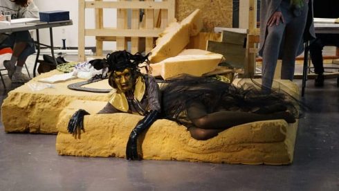 FOTO: Kamikaze-mandag i kunsthistorie med kostyme croquis - Gresk filosofi FOTO: Kamikaze-mandag i kunsthistorie med kostyme croquis - Gresk filosofi