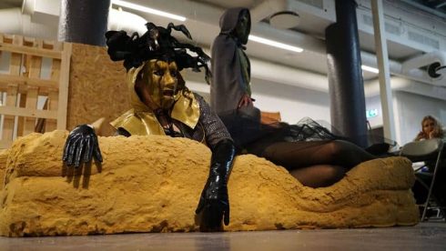 FOTO: Kamikaze-mandag i kunsthistorie med kostyme croquis - Gresk filosofi FOTO: Kamikaze-mandag i kunsthistorie med kostyme croquis - Gresk filosofi